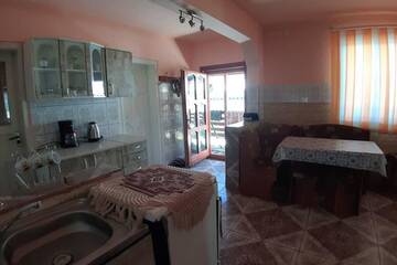 Фотографии Дома для отпуска Cabana la munte Bilbor г. Rocoteaş (Румыния) №3 Фото Дома для отпуска Cabana la munte Bilbor г. Rocoteaş 3